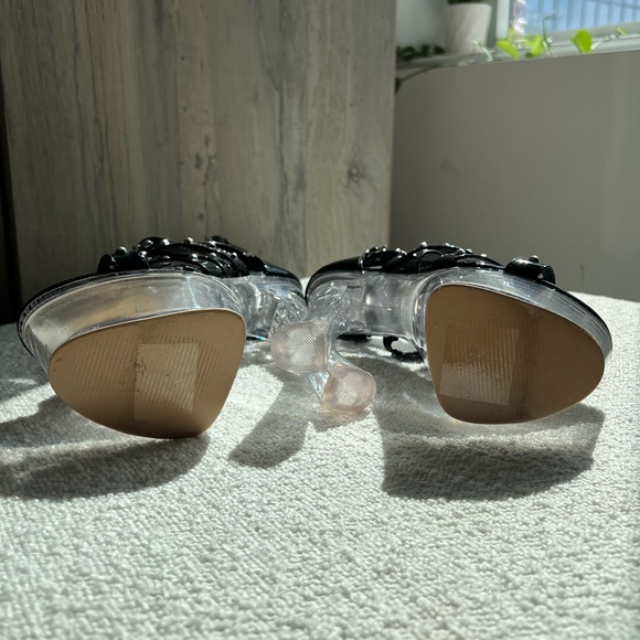 Golden Bulls Platform Heels - Picture 11 of 12